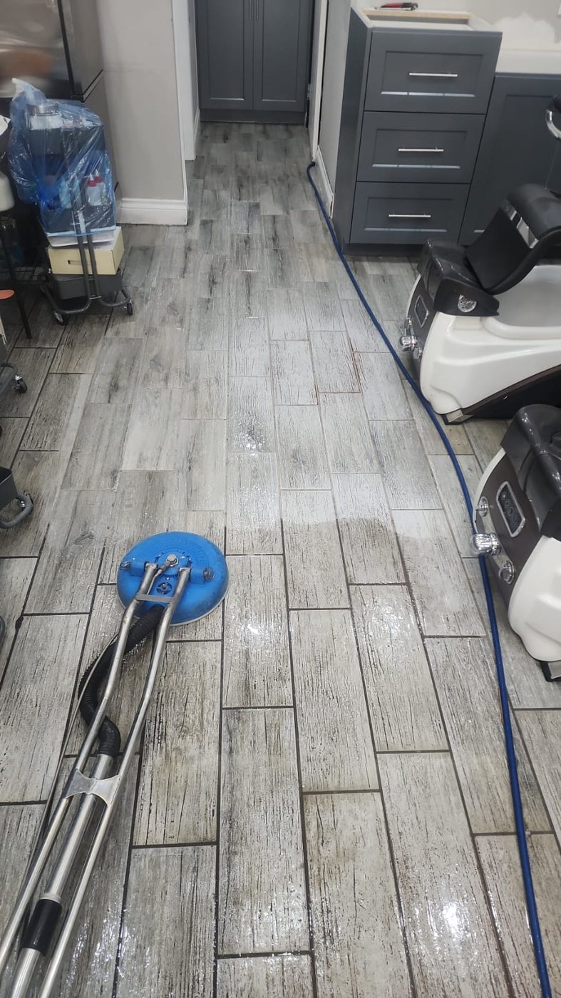 Rotovac 360 rotary steam scrub on ceramic tile and grout